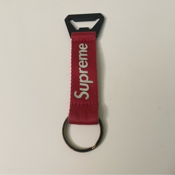 Supreme Webbing Keychain Red Logo Accessory - Picture 1 of 15